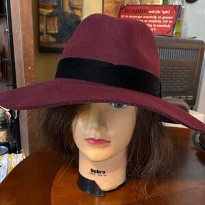 Neiman Marcus Ladies Wine-colored Wool Fedora-adjustable O/S